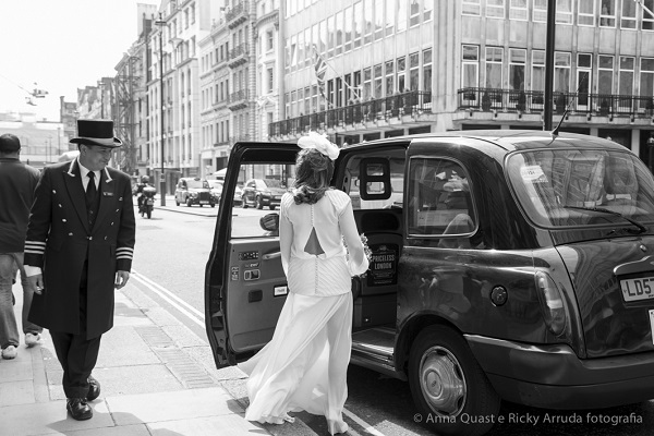 Anna Quast Ricky Arruda Destination Wedding Londres Inglaterra Casamento Black Tie Fascinator-02930376
