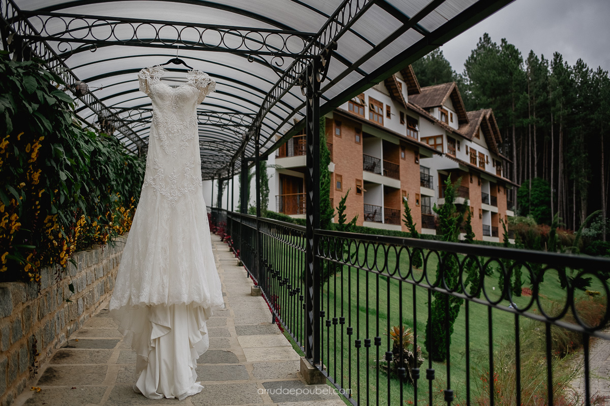 Casamento  ao ar livre em Pedra Azul: Agatha e Marlon