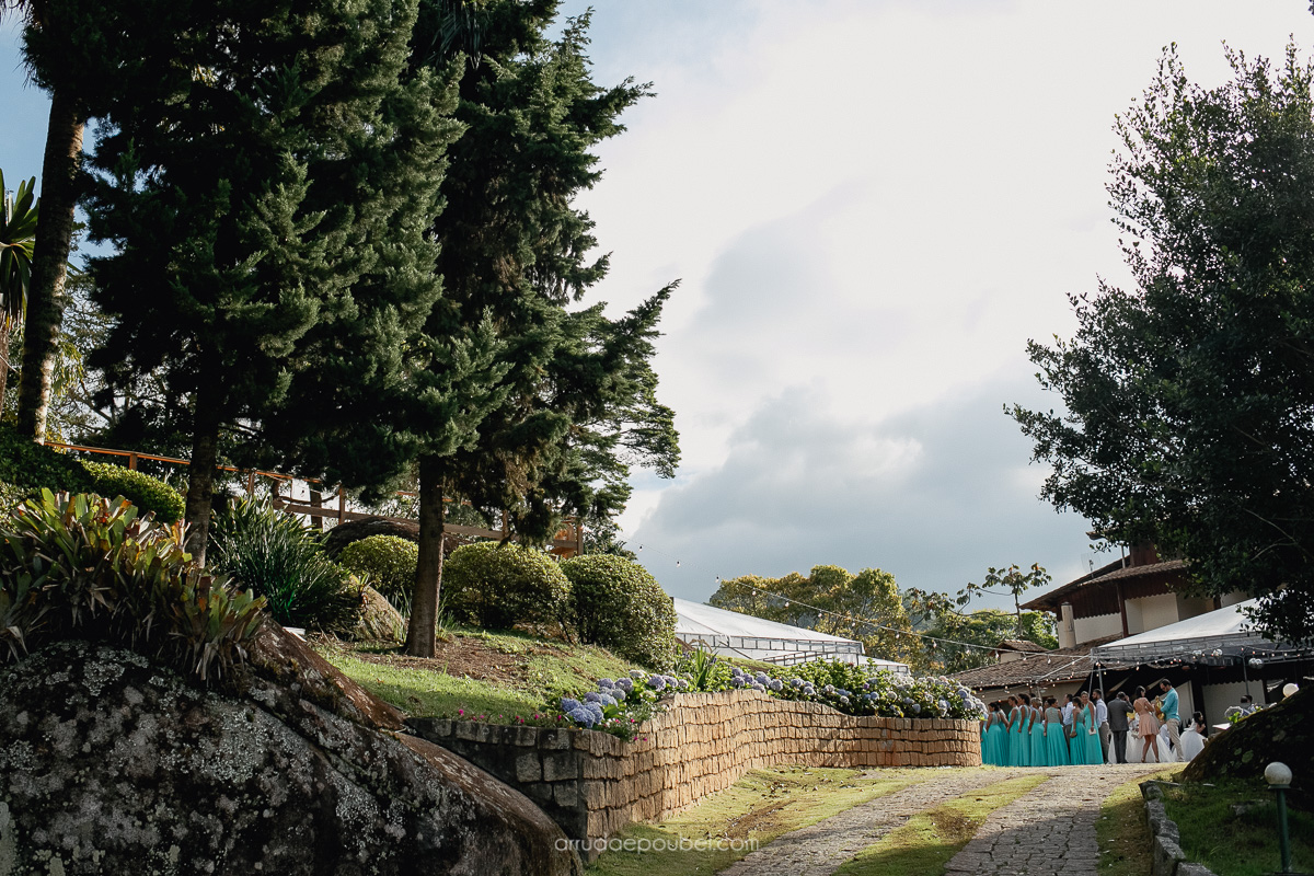 Casamento ao ar livre em Pedra Azul: Agatha e Marlon