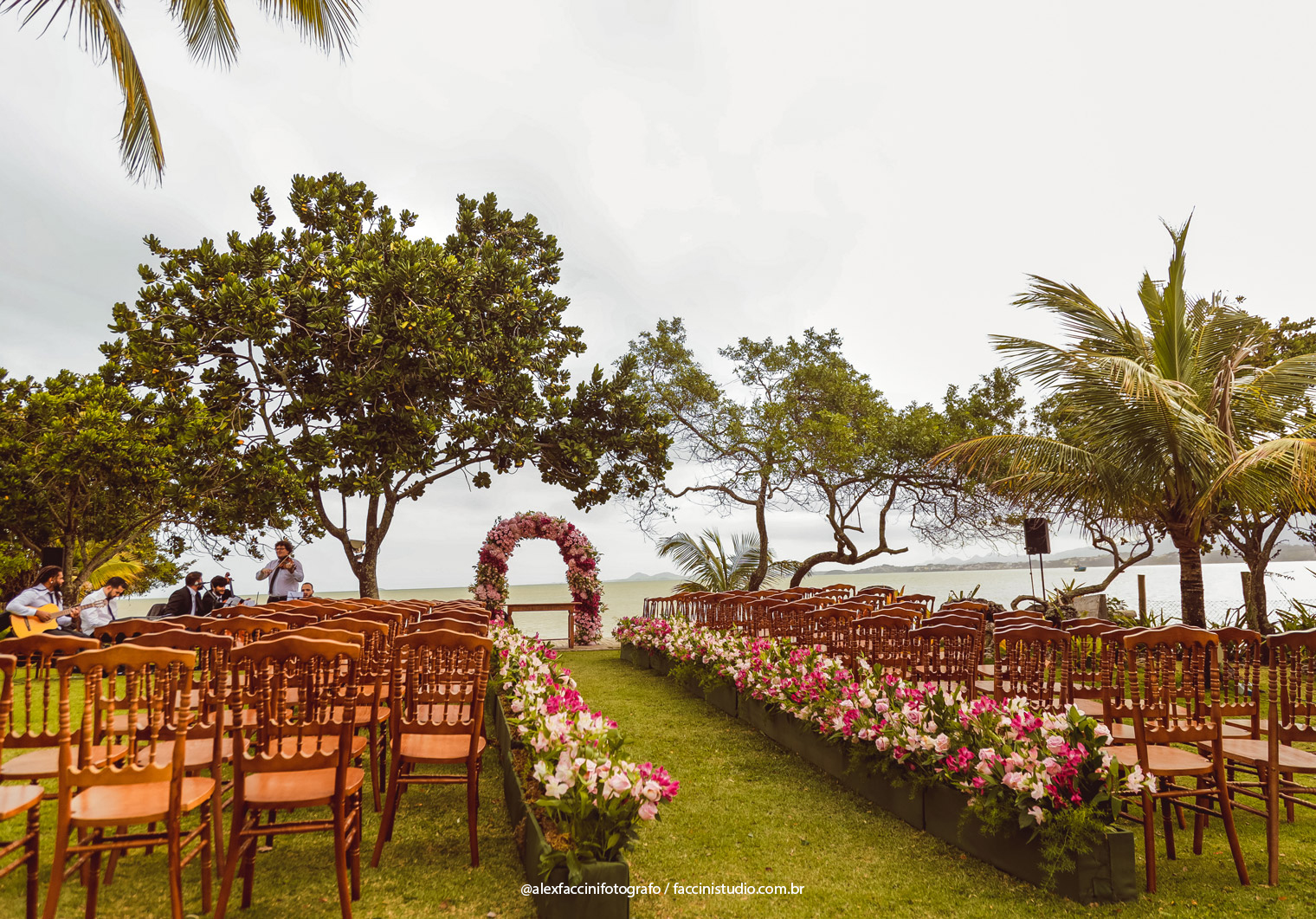 Casamento na Praia: Larissa e Fabricio