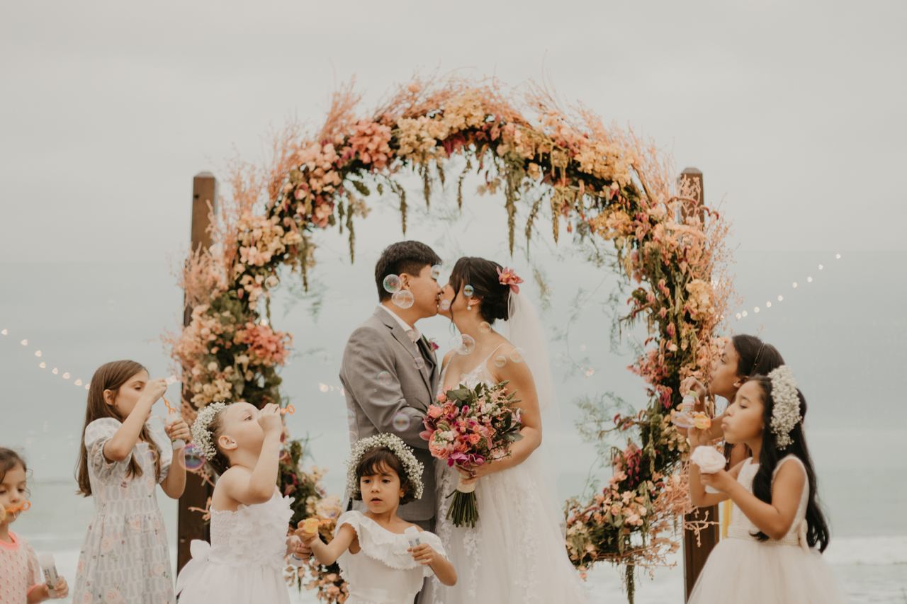 Casamento na praia: Lara e Victor