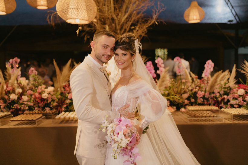 Marianna e João: Casamento Clássico e Romântico