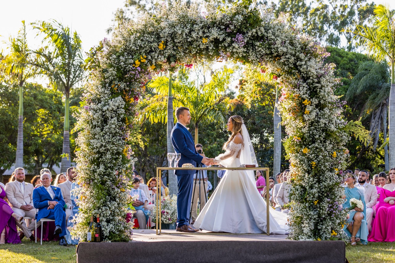 Casamento Estilo Romântico ao ar livre: Isis e Antonio